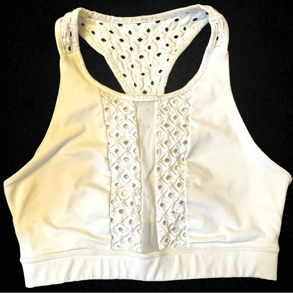 CARBON 38 sports white eyelet‎ bra top